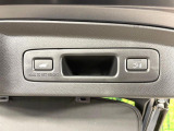 【パワーバックドア】スマートキーや運転席のボタンを押すだけでリアゲートが自動で開閉します!荷物を持っている時や、高い位置にあるバックドアを閉める際に便利な機能です♪