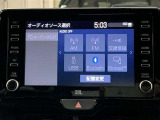 鮮やかなディスプレイ。 FM,AM、メディアプレイヤーの接続、Bluetoothオーディオなどが楽しめます。