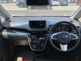 広々とした駐車場をご用意しておりますので、運転が苦手な方でもご安心ください。また、大型の屋根がございますので、雨に濡れることなくご移動できます。