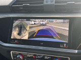 ●サラウンドビューカメラ『車両の4つのカメラから得た映像を合成し、上空から眺めているような映像をモニターに映し出します。車両周辺の歩行者や障害物などの発見に役立ちます。』