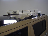 純正用品のルーフキャリアが装備されています。