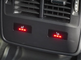 リアシートヒーター搭載で、寒い時期でも素早く快適に、運転をお楽しみいただけます。