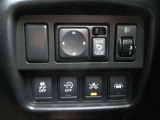運転席のボタン類。