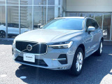 2024年9月登録のボルボXC60 プラス B5で、最新鋭のハイブリッドです。ボディーカラーはヴェイパーグレーメタリックで、シートは本革製のチャコールです。
