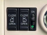 【両側パワースライドドア】スマートキーや運転席のスイッチで後席両側スライドドアの開閉が可能♪電動だから力を入れてドアを開ける必要が無く、小さなお子様でも簡単に開け閉めでき快適です♪