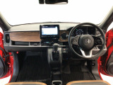 【前方視界】開放的な前方視界!運転がしやすく疲れにくいです♪窓が大きく、見通しがとっても良いおクルマですよ♪