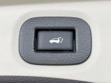 【パワーバックドア】スマートキーや運転席のボタンを押すだけでリアゲートが自動で開閉します!荷物を持っている時や、高い位置にあるバックドアを閉める際に便利な機能です♪