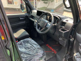 自社整備工場併設! 納車整備からアフターフォローまでお任せください。 車検や定期点検、オイル交換はもちろん、ナビやドラレコ、バックカメラ、ETC等の取り付けも当店にお任せください。