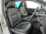 運転席シートです。フィット感が有り座り心地の良いシートです。