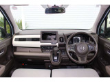 前方視界は良好で見切りも良く運転しやすいです。
