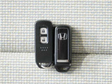 ◆スマートキー◆カギをバッグやポケットに入れたままでもドアロックの開閉ができる『スマートキー』付き!雨天や暗くなってもカギを取り出す必要がなくドアの開錠&エンジンも始動できます