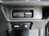 高速道路の料金所もノンストレスでスムーズに通過できるETC。スマートなビルトインタイプ!