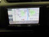 Aftermarket品のSDメモリーナビを装備しています。行き先を入力したら目的地まで音声案内してくれます。