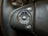 【ステアリングリモコン】ステアリングにオーディオ調節可能なスイッチが装備されていますので運転中でも視線をそらさずにオーディオの調節が可能です!
