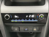 オートエアコンは温度を設定するだけで、自動で風量などを設定してくれます。運転しながら操作も必要ないので、安全性も向上します。