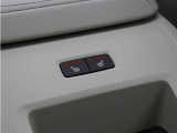 リアシートにもシートヒーターを装備。4席全てで独立した調整が可能です。