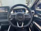 革巻きのステアリングハンドル!JEEPロゴがおしゃれでかわいいです。