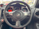 【純正革巻きステアリング】上質な革を使用することで、手にしっかり馴染みとても運転しやすいハンドルです♪