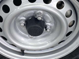 スチールホイル付きで、車をしっかり支えます。