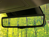 【デジタルインナーミラー】後席の大きな荷物や同乗者で後方が確認しづらい時でも安心!カメラが撮影した車両後方の映像をルームミラー内に表示。クリアな視界で状況の確認が可能です!