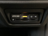 ハンドルの右下にETC2.0がついています。高速道路の料金所の通過も楽々です!。 カードの取り出しもしやすい場所についています。