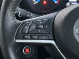 【ステアリングリモコン】運転中でも目線はそのまま、手元のスイッチで安全にオーディオが操作できます。