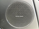 ●harman/kardonサウンドシステム:オーディオ専門メーカーが手掛けるプレミアムスピーカーを装備。多数のスピーカーから、音の粒立ちまで分かる高品質な音楽をお楽しみいただけます。