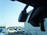 ◆ドライブレコーダー◆映像・音声などを記録する自動車用の装置です。 もしもの事故の際の記録はもちろん、旅行の際の思い出としてドライブの映像を楽しむことができます。