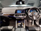 ☆センターパネルを運転席側に僅かに傾けたBMW独特のインパネ☆【駆け抜ける歓び】はここからもスタートしております☆