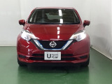 LEDヘッドライトを装備しています。LEDヘッドライトはとても明るく、雨の日や夜間走行も安全・安心です。オートライトコントロール付きで周囲の明るさに応じて自動で点灯・消灯します