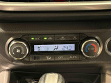 作動状態が一目でわかる液晶ディスプレイ付きAUTOエアコンを装備しています♪室内の温度を設定するとセンサーが室温を感知して、温度、風量を自動的にコントロ-ルして快適な空間を作ってくれます!
