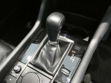 スムーズなシフトチェンジが可能なシフトレバー。