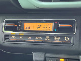 【オートエアコン】一度お好みの温度に設定すれば、車内の温度を検知し風量や温度を自動で調整。暑い…寒い…と何度もスイッチ操作をする必要はありません。快適な車内空間には必須の機能ですね♪