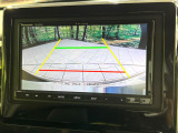 【バックカメラ】駐車時に後方がリアルタイム映像で確認できます。大型商業施設や立体駐車場での駐車時や、夜間のバック時に大活躍!運転スキルに関わらず、今や必須となった装備のひとつです!