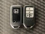 スマートキー付きですからドアロックの開閉およびエンジンスタートが楽々です。電動スライドドアの開け閉めもボタンで操作できます。スペアキーも同じものを用意しております。