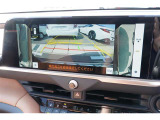 【バックモニター】 バックモニターがあれば車庫入れ時など、後ろが確認できて安心です。運転に自信がない方にはおすすめの装備です。ただし、バック時目視での確認も忘れずに。