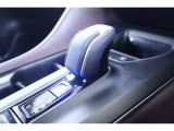 エレクトロシフトマチック、スム-ズな操作で運転を楽しめるよう、シフトポジションを電動で制御します。