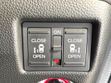 【両側パワースライドドア】スマートキーや運転席のスイッチで後席両側スライドドアの開閉が可能♪電動だから力を入れてドアを開ける必要が無く、小さなお子様でも簡単に開け閉めでき快適です♪