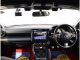 お車選びをお楽しみ頂けるよう、在庫車の展示スペースを十分に確保しております。