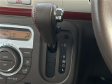 【内装の除菌消臭】車内の細菌やカビを除去しニオイの元となる菌の抑制をします。様々な物質に直接反応して酸化、分解します。人気オプションの一つです。