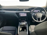アウディ認定中古車は1年間、走行距離無制限の認定中古車保証が無償で付帯されます。