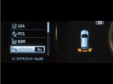 コーナーセンサーを車の前後に装備。障害物までの距離に応じて警告音を変えてお知らせ。縦列駐車時や駐車場・車庫などでの取り回しをサポートします。詳細は販売店スタッフまでおたずねください。
