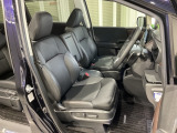 運転席は電動パワーシート付です。細かな動きで最高のドライビングポジションを確保できます。