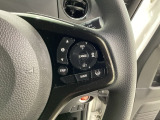 ハンドルにHondaセンシング系のクルーズコントロールやレーンキープアシストなどの操作スイッチが装備されています。ハンドルから手を離さず安全に操作できます。