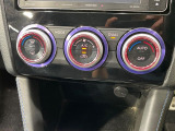 【オートエアコン】一度お好みの温度に設定すれば、車内の温度を検知し風量や温度を自動で調整。暑い…寒い…と何度もスイッチ操作をする必要はありません。快適な車内空間には必須の機能ですね♪