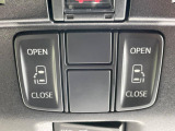 【両側パワースライドドア】スマートキーや運転席のスイッチで後席両側スライドドアの開閉が可能♪電動だから力を入れてドアを開ける必要が無く、小さなお子様でも簡単に開け閉めでき快適です♪