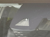 【トヨタセーフティセンス】走行中に前方の車両等を認識し、衝突しそうな時は警報とブレーキで衝突回避と被害軽減をアシスト。より安全にドライブをお楽しみいただけます。
