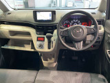 運転席からの視界が左右に広く隅々まではっきりと見渡せます。クルマの前端も把握しやすく安心して運転できます。