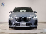 【キドニーグリル】BMWは約90年もの間、ほぼ全ての車両にひと目でBMWだと分かるこの特徴的なフロントグリルが備えられ、デザイン・アイコンとして親しまれてきました。