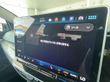 12.9インチの大型タッチディスプレイ搭載!スマートフォンとのコネクティビティ機能付き!エアコン、オーディオ、安全装置など、このディスプレイ1つで操作可能!App-Connectでナビとしても使えます